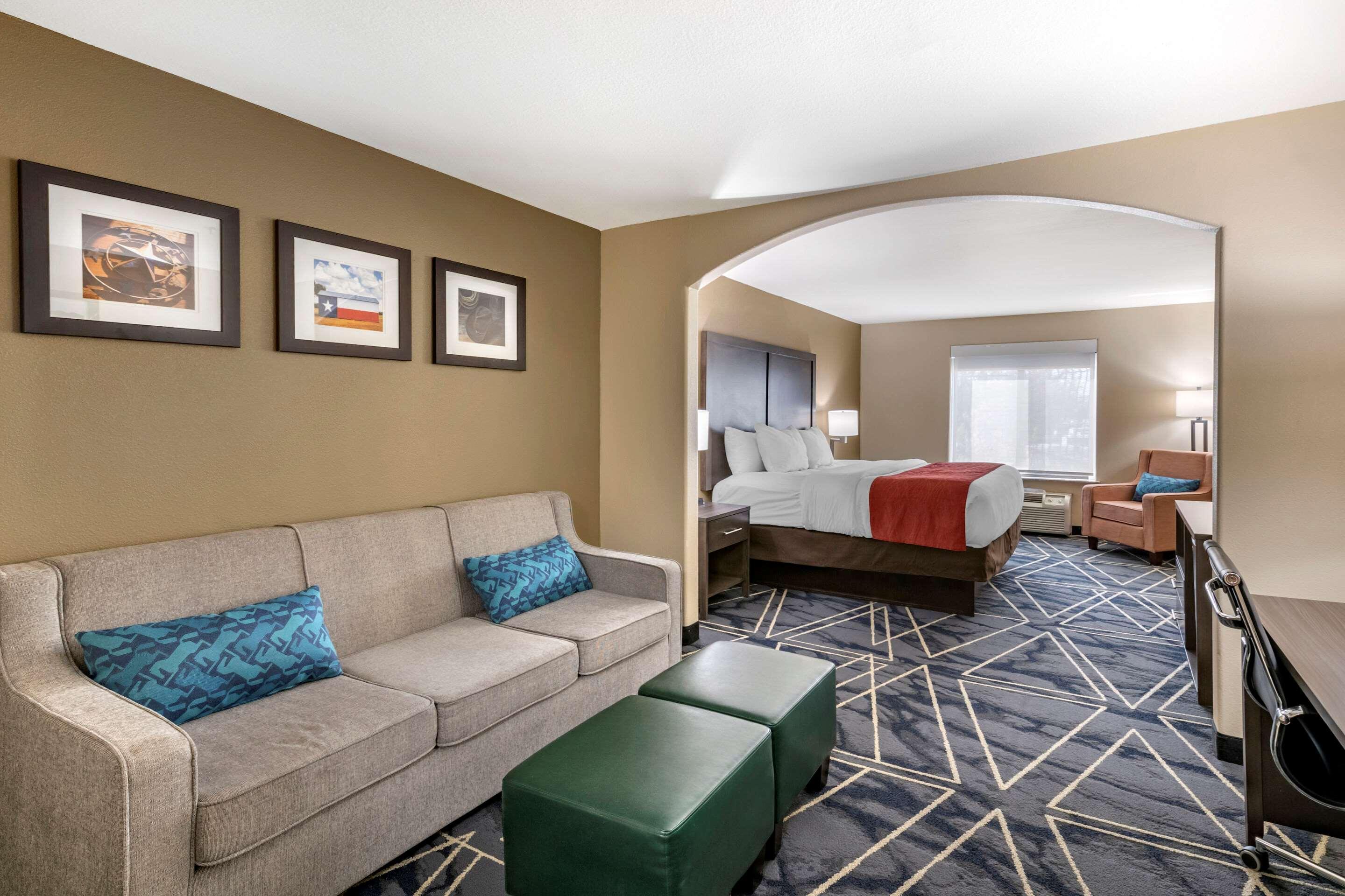 Comfort Inn & Suites Lubbock Exterior photo