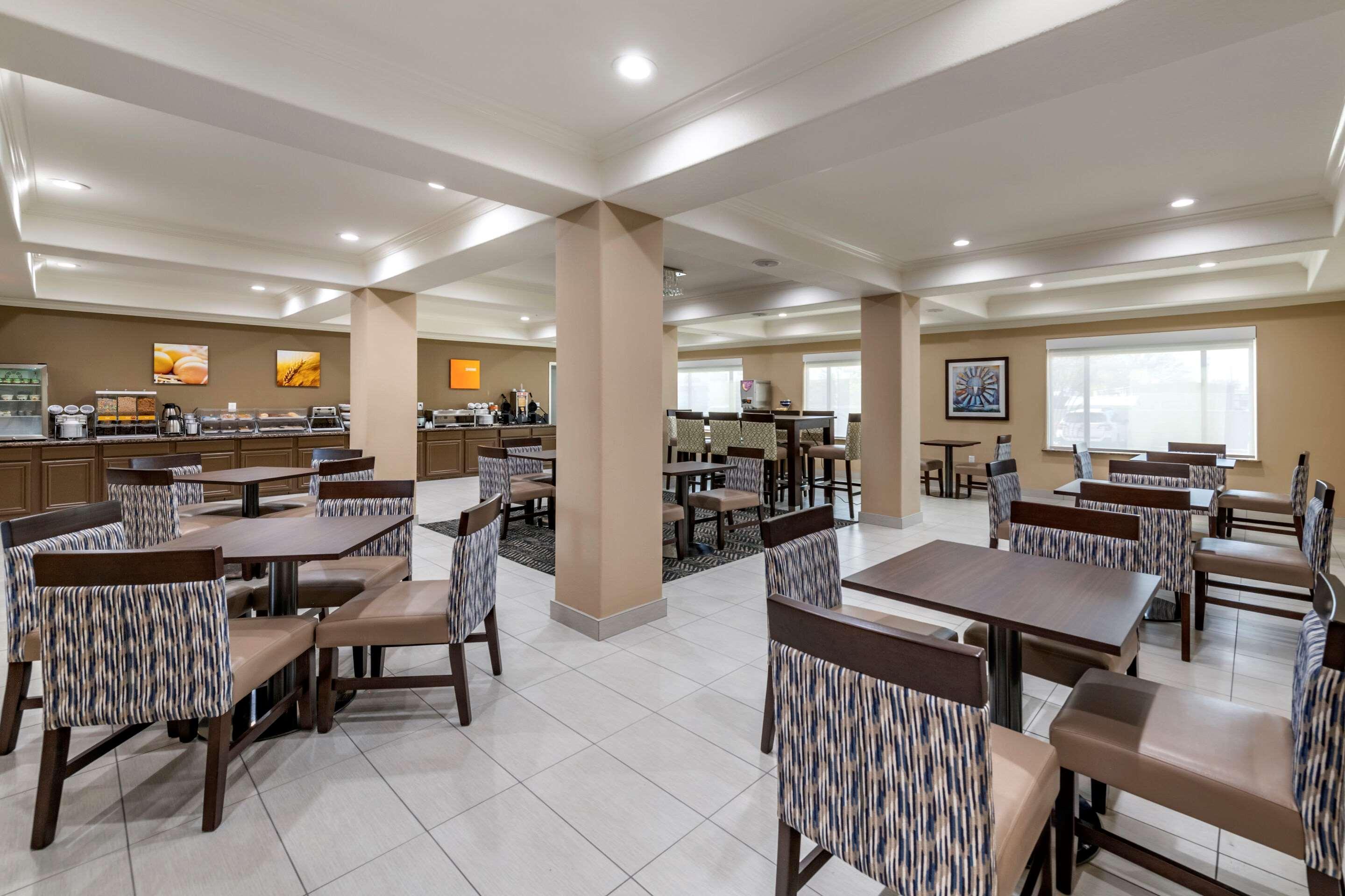 Comfort Inn & Suites Lubbock Exterior photo
